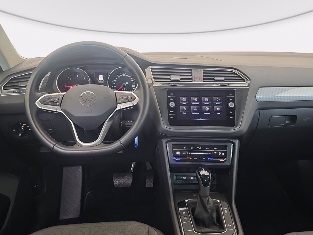 https://cdn-sm.caraffinity.it/images/vehicles/4752598/5/large