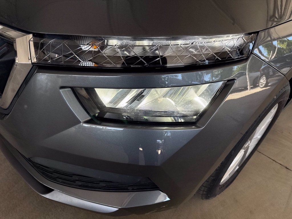 https://cdn-sm.caraffinity.it/images/vehicles/4753499/5/large