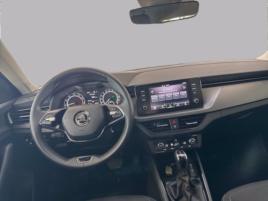 https://cdn-sm.caraffinity.it/images/vehicles/4753499/7/large