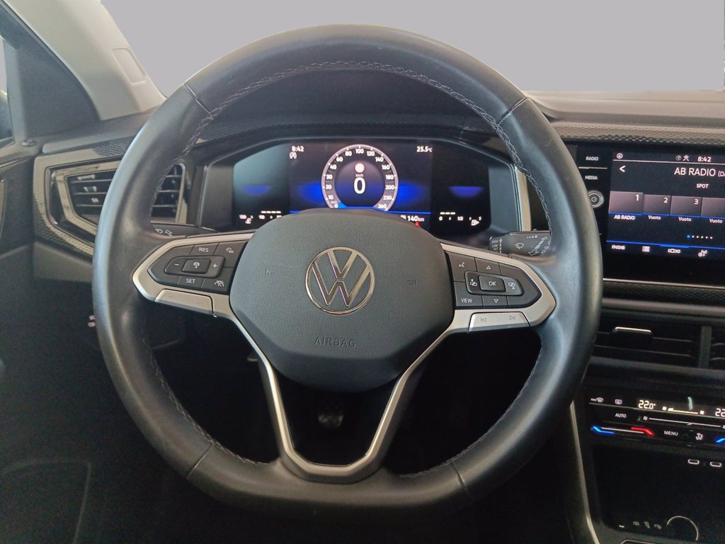 https://cdn-sm.caraffinity.it/images/vehicles/4753501/8/large