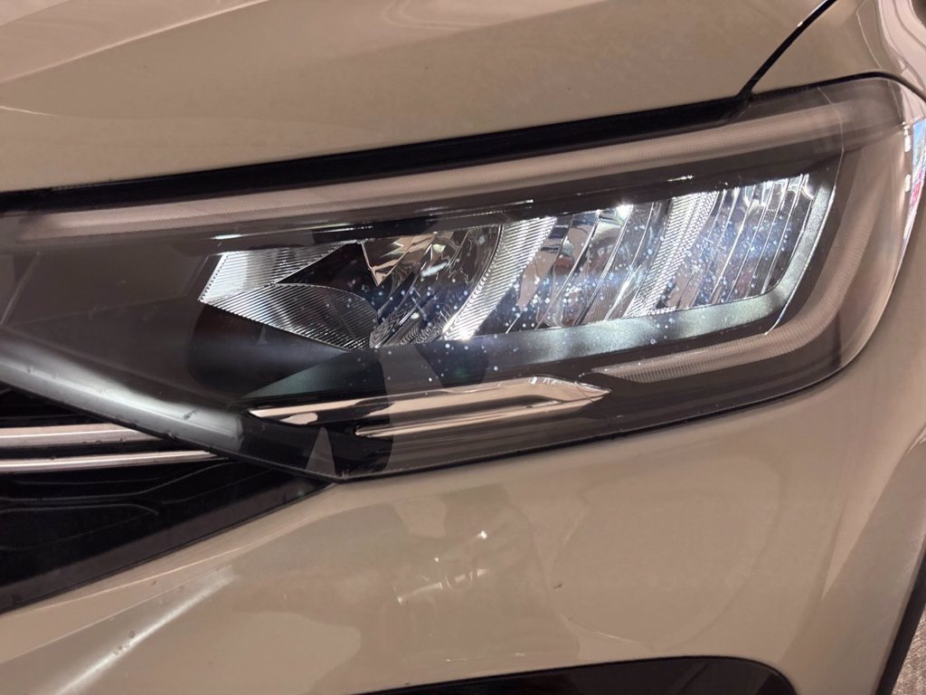 https://cdn-sm.caraffinity.it/images/vehicles/4754337/5/large