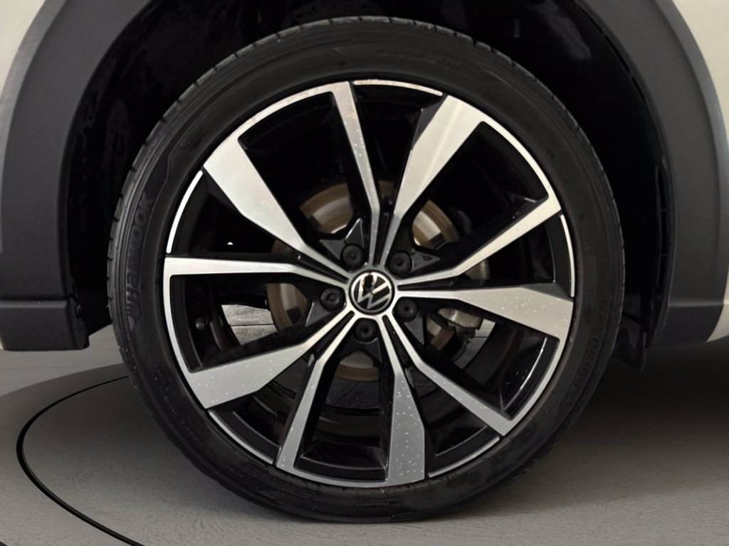 https://cdn-sm.caraffinity.it/images/vehicles/4754337/6/large