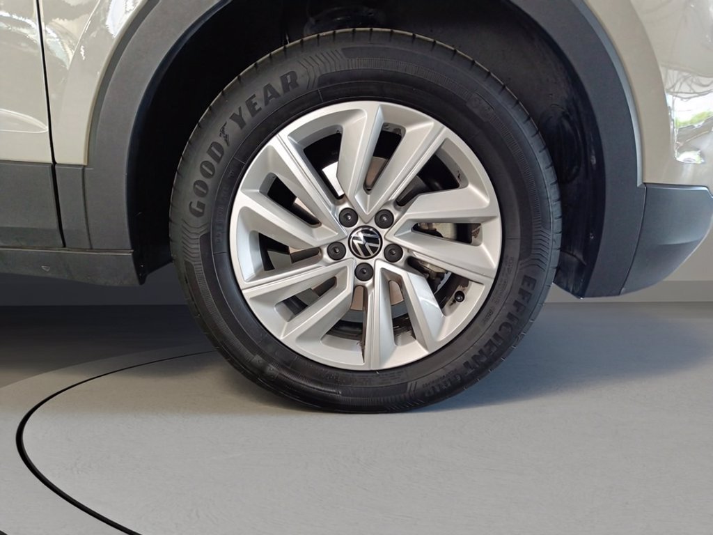 https://cdn-sm.caraffinity.it/images/vehicles/4754338/6/large
