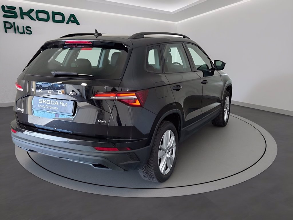 https://cdn-sm.caraffinity.it/images/vehicles/4754344/3/large