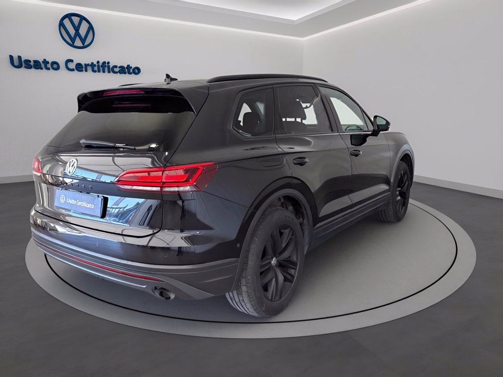 https://cdn-sm.caraffinity.it/images/vehicles/4754345/3/large