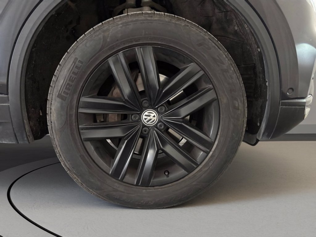 https://cdn-sm.caraffinity.it/images/vehicles/4754345/6/large