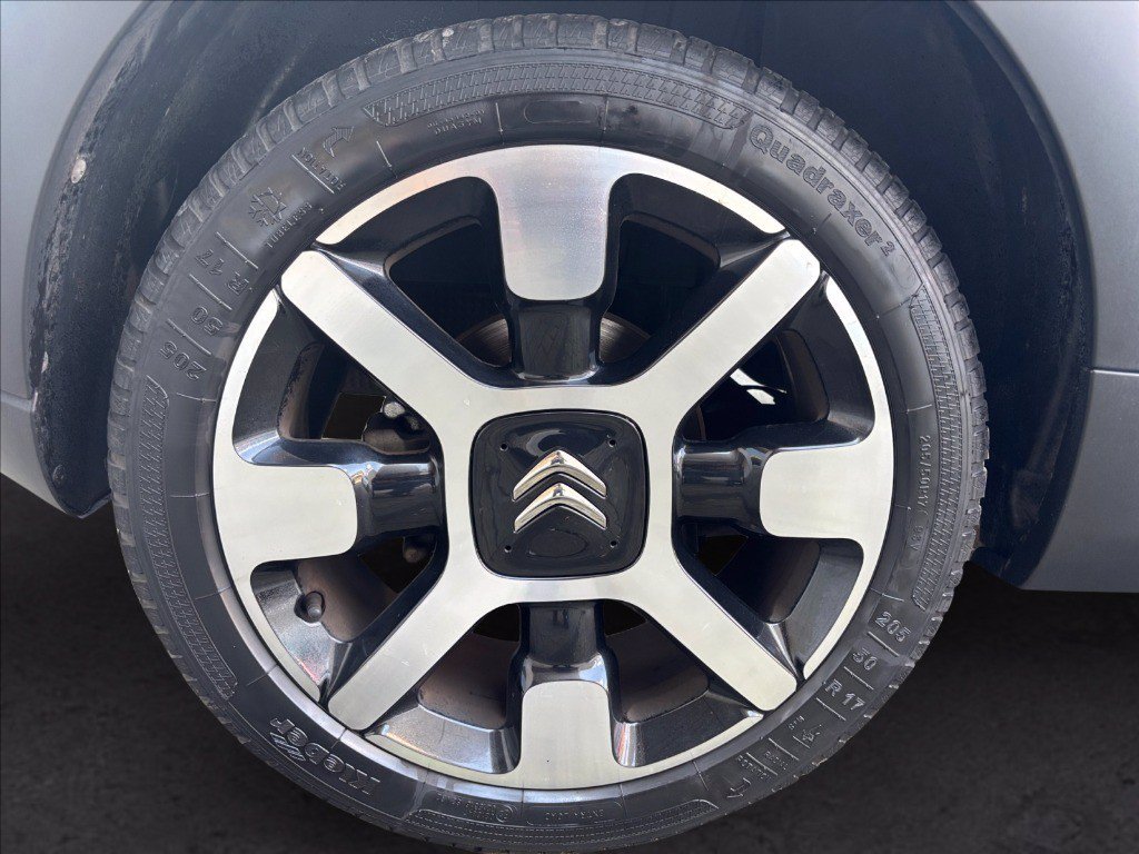 https://cdn-sm.caraffinity.it/images/vehicles/4754427/8/large