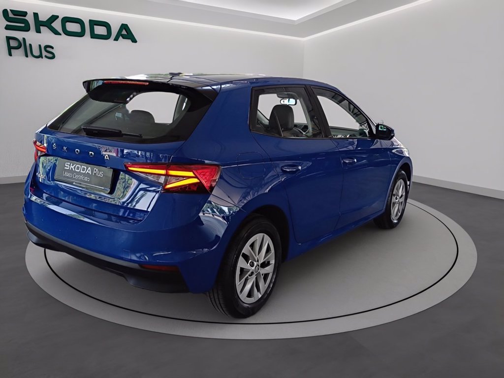 https://cdn-sm.caraffinity.it/images/vehicles/4754999/3/large