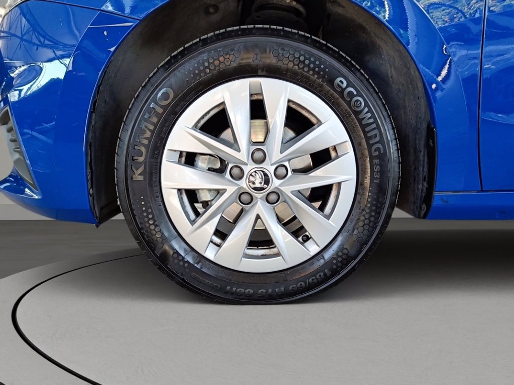 https://cdn-sm.caraffinity.it/images/vehicles/4754999/6/large