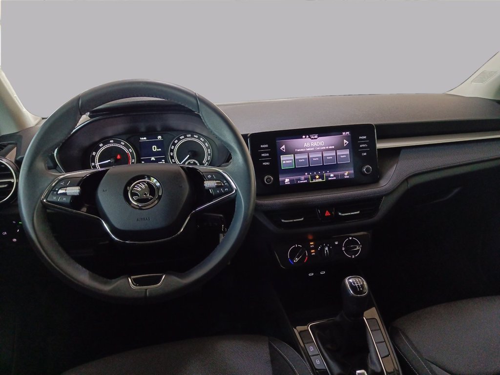 https://cdn-sm.caraffinity.it/images/vehicles/4754999/7/large