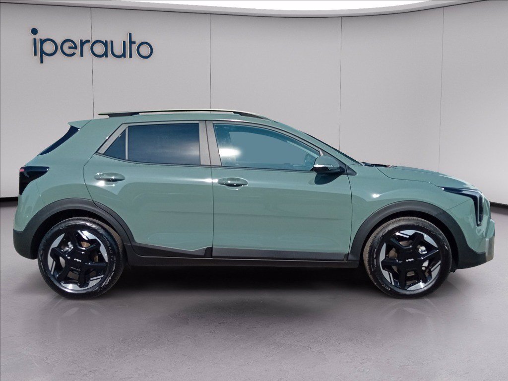 https://cdn-sm.caraffinity.it/images/vehicles/4755917/5/large