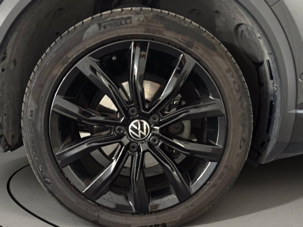 https://cdn-sm.caraffinity.it/images/vehicles/4756886/6/large