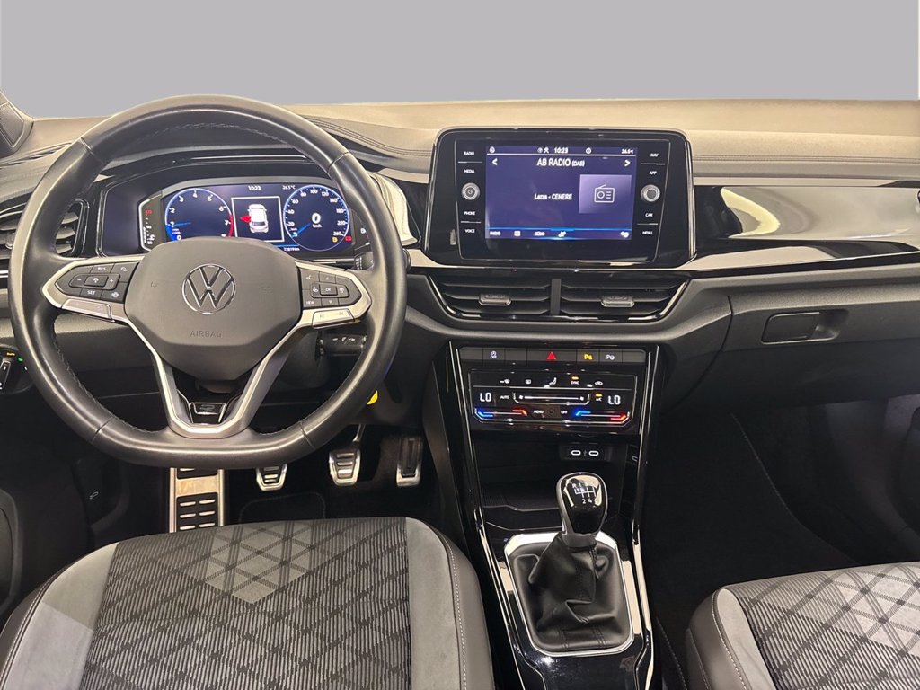 https://cdn-sm.caraffinity.it/images/vehicles/4756886/7/large