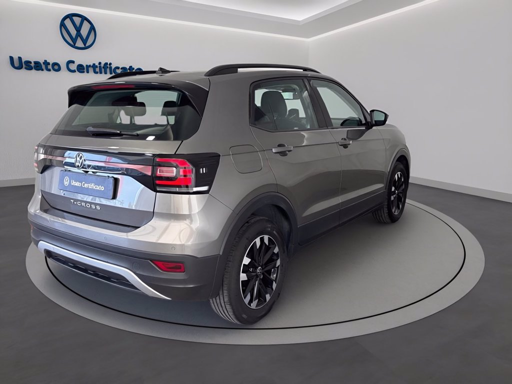 https://cdn-sm.caraffinity.it/images/vehicles/4756888/3/large