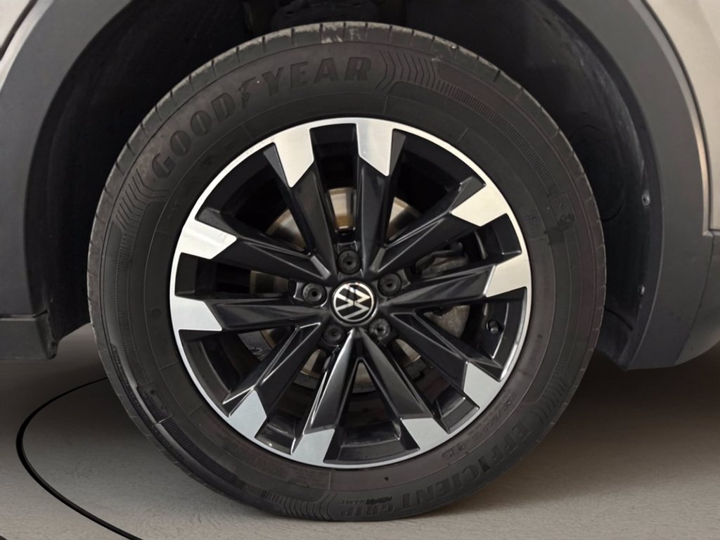 https://cdn-sm.caraffinity.it/images/vehicles/4756888/6/large