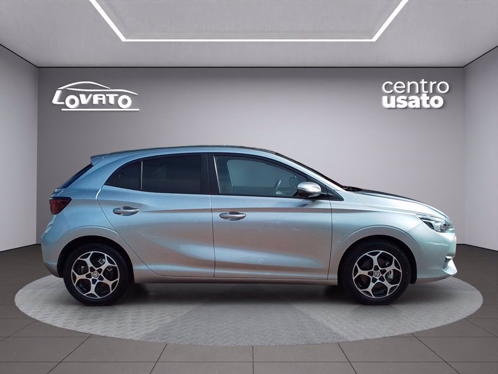 https://cdn-sm.caraffinity.it/images/vehicles/4758093/5/large