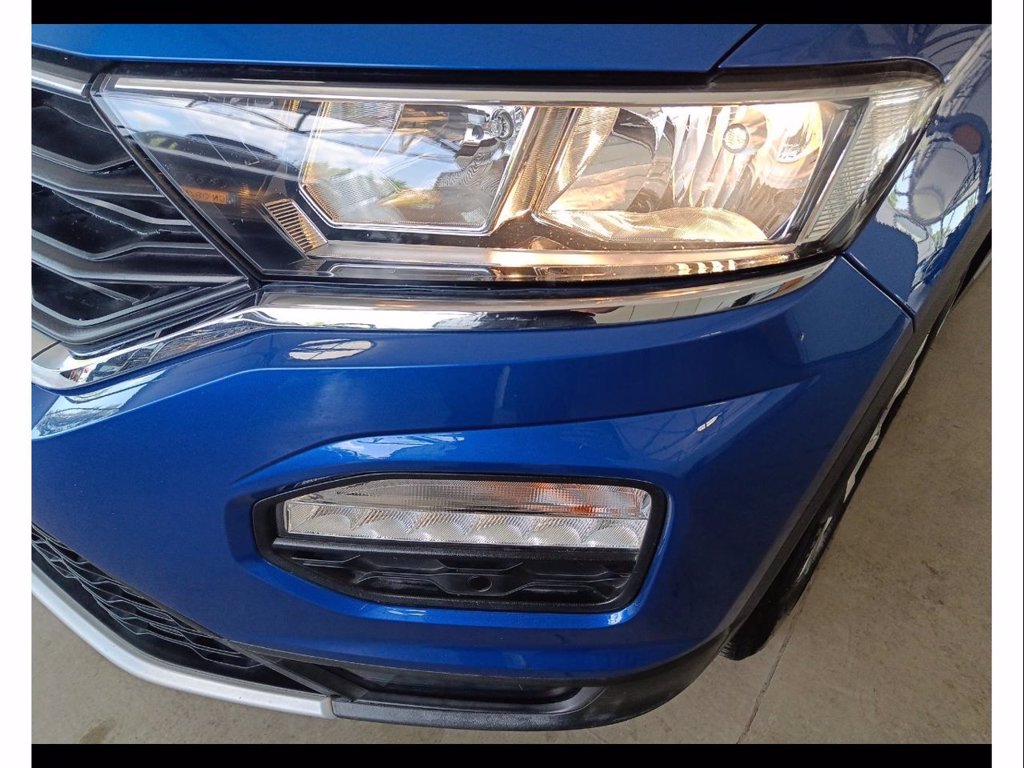 https://cdn-sm.caraffinity.it/images/vehicles/4759337/5/large