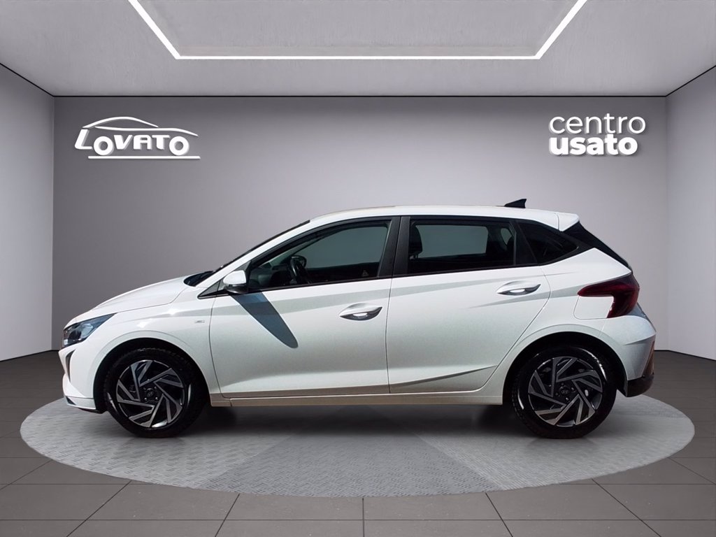 https://cdn-sm.caraffinity.it/images/vehicles/4759817/1/large