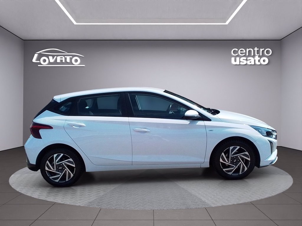 https://cdn-sm.caraffinity.it/images/vehicles/4759817/5/large