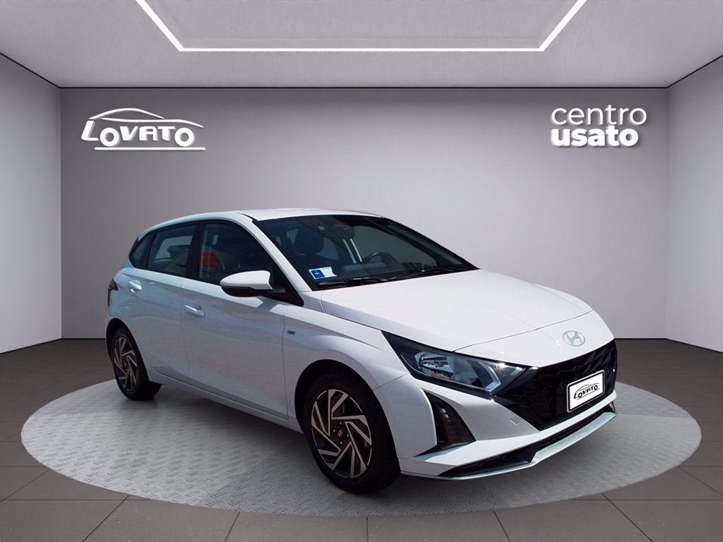 https://cdn-sm.caraffinity.it/images/vehicles/4759817/6/large
