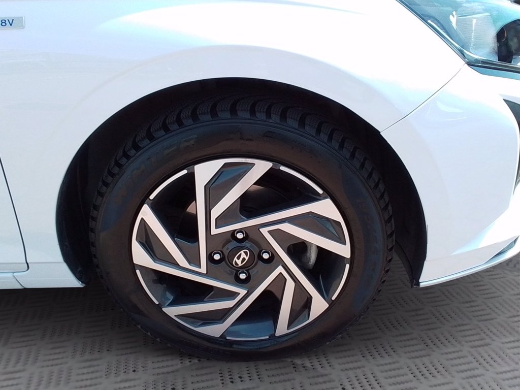 https://cdn-sm.caraffinity.it/images/vehicles/4759817/8/large