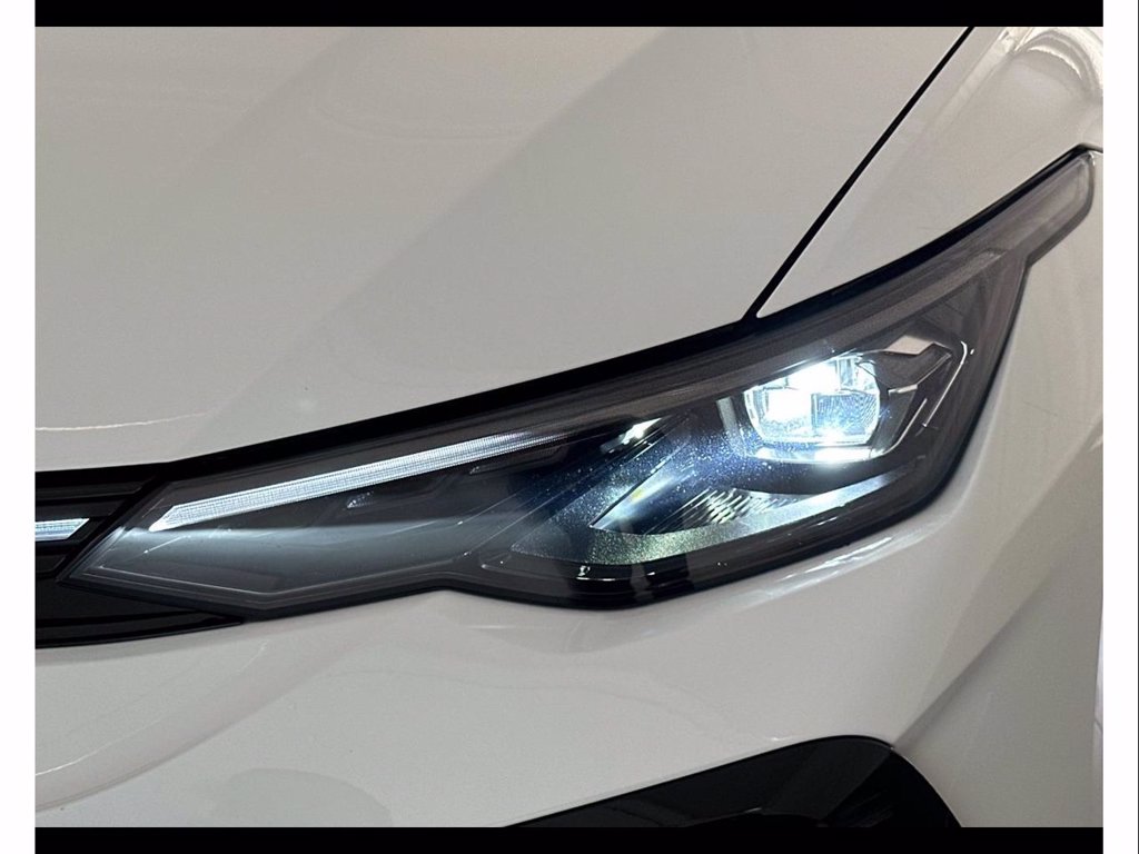 https://cdn-sm.caraffinity.it/images/vehicles/4760180/5/large
