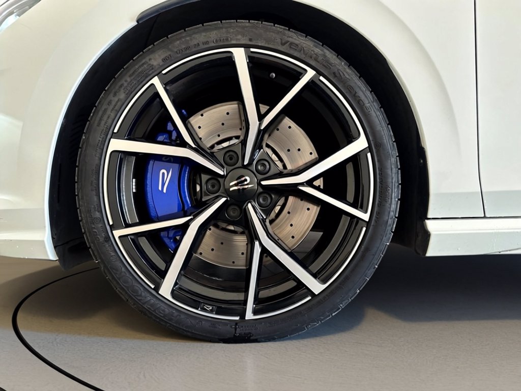 https://cdn-sm.caraffinity.it/images/vehicles/4760180/6/large
