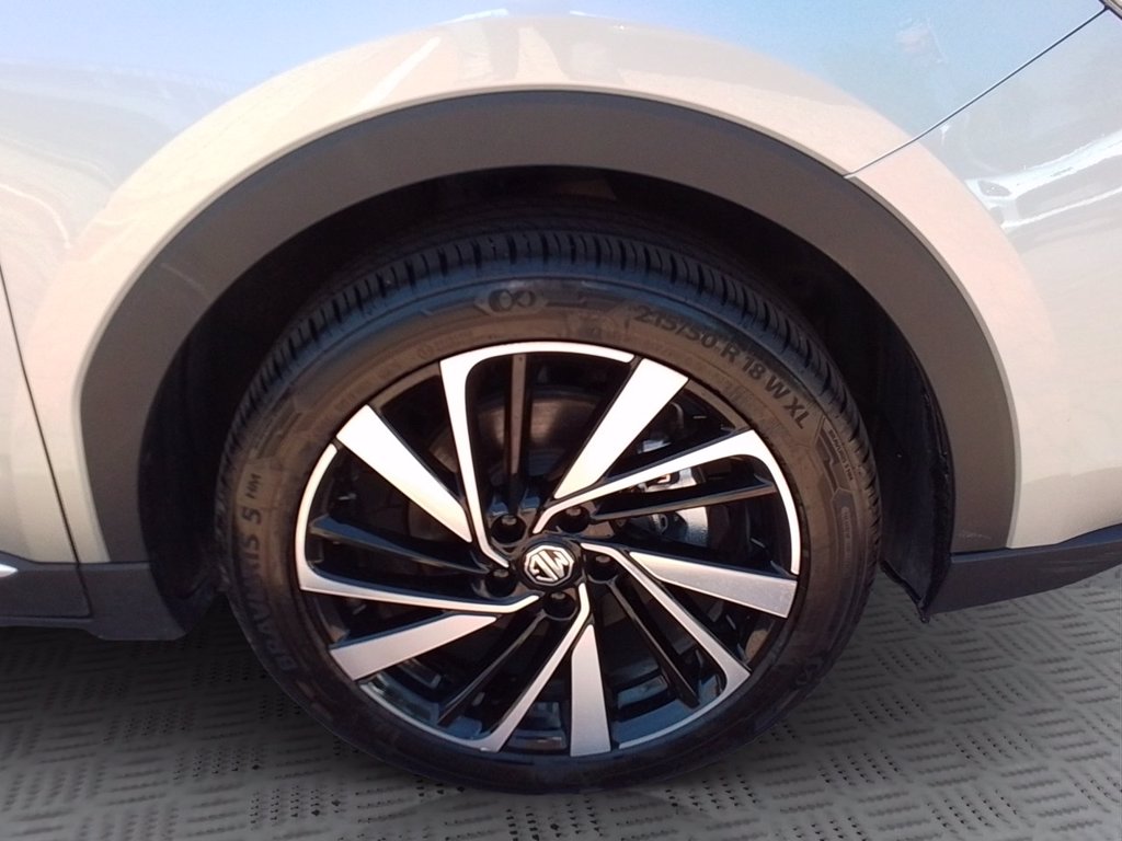 https://cdn-sm.caraffinity.it/images/vehicles/4760202/8/large