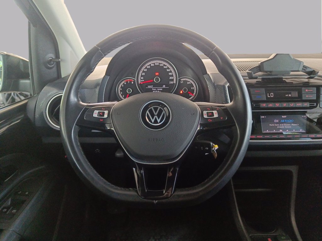 https://cdn-sm.caraffinity.it/images/vehicles/4764757/6/large
