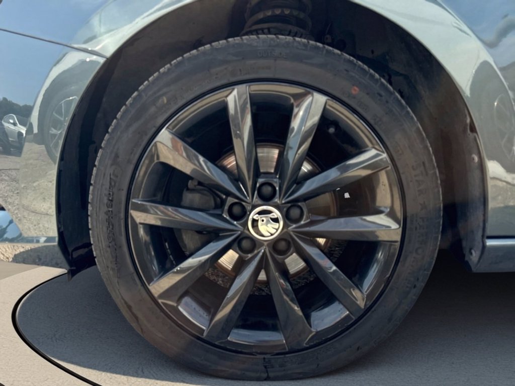 https://cdn-sm.caraffinity.it/images/vehicles/4765168/6/large