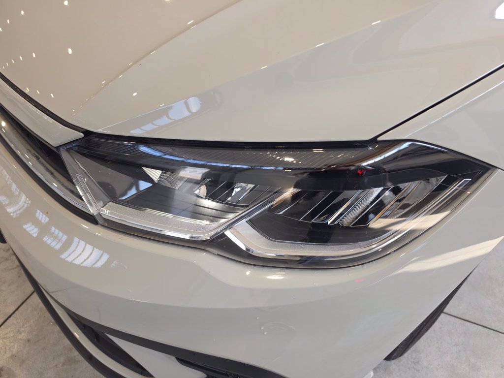 https://cdn-sm.caraffinity.it/images/vehicles/4765459/5/large