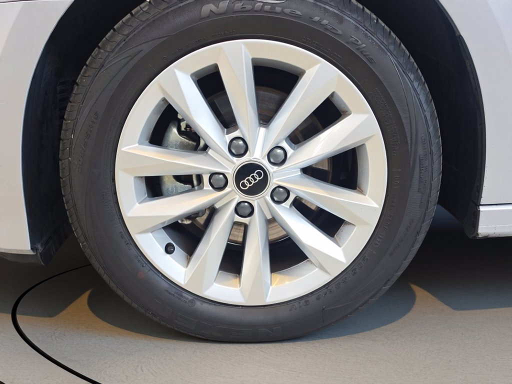 https://cdn-sm.caraffinity.it/images/vehicles/4765460/6/large