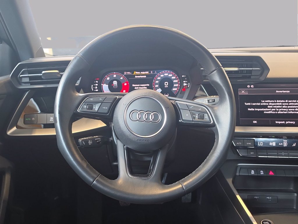 https://cdn-sm.caraffinity.it/images/vehicles/4765460/8/large