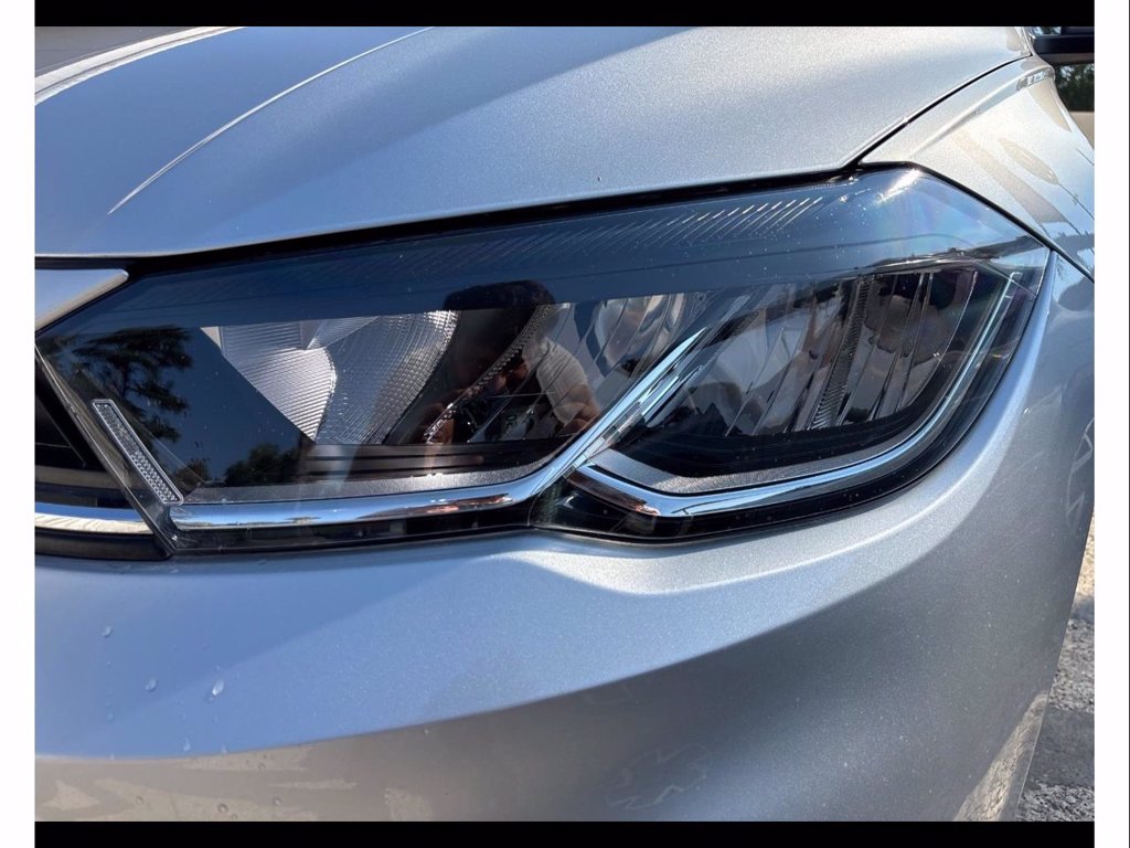 https://cdn-sm.caraffinity.it/images/vehicles/4765462/5/large