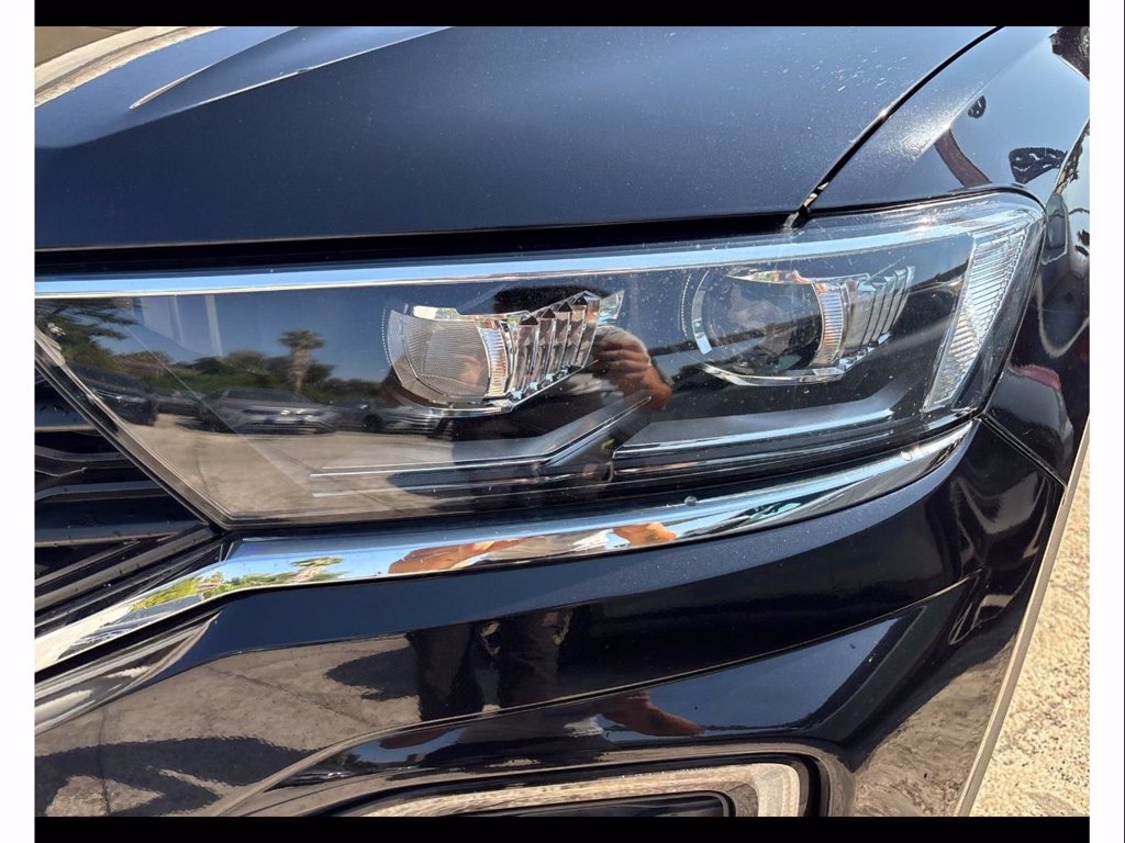 https://cdn-sm.caraffinity.it/images/vehicles/4765468/5/large