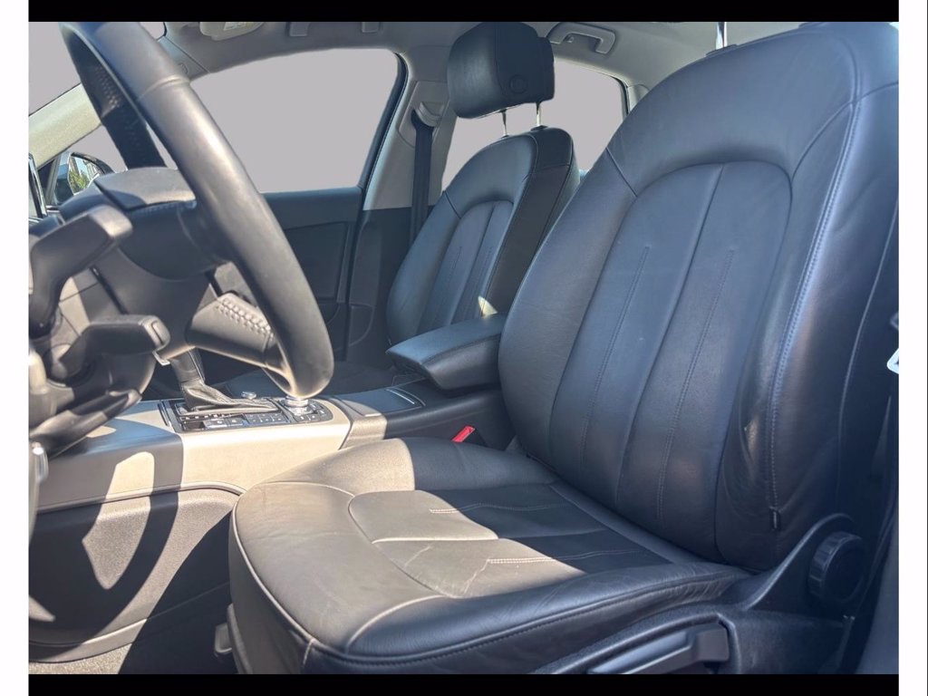 https://cdn-sm.caraffinity.it/images/vehicles/4765469/7/large