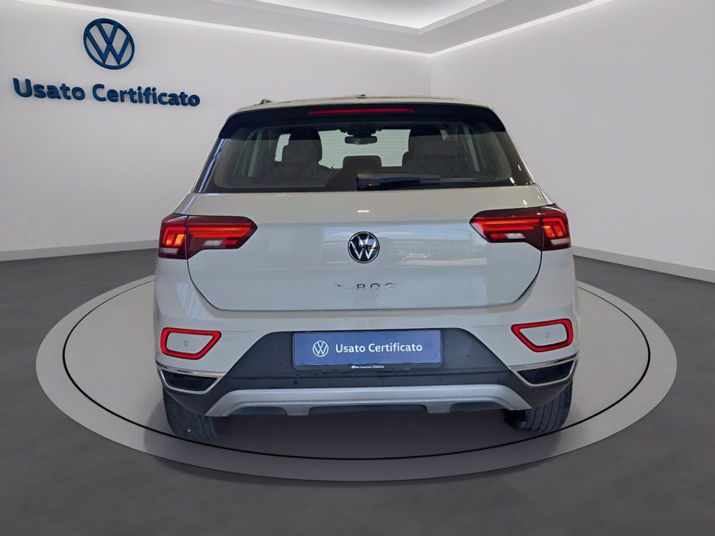 https://cdn-sm.caraffinity.it/images/vehicles/4765973/4/large