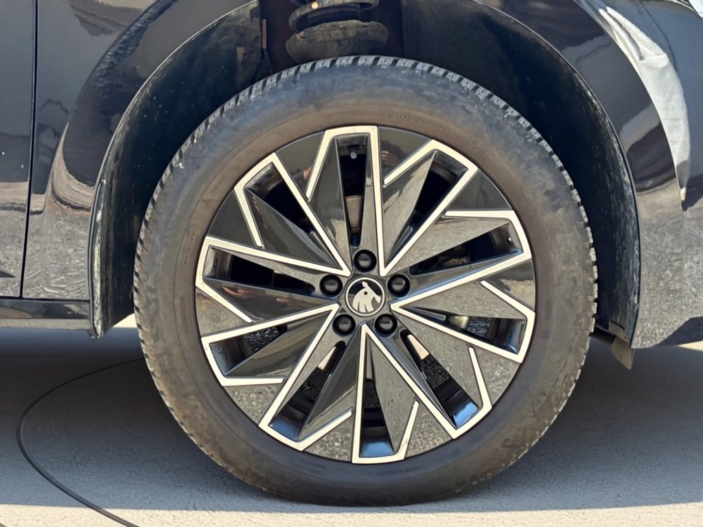 https://cdn-sm.caraffinity.it/images/vehicles/4766741/6/large