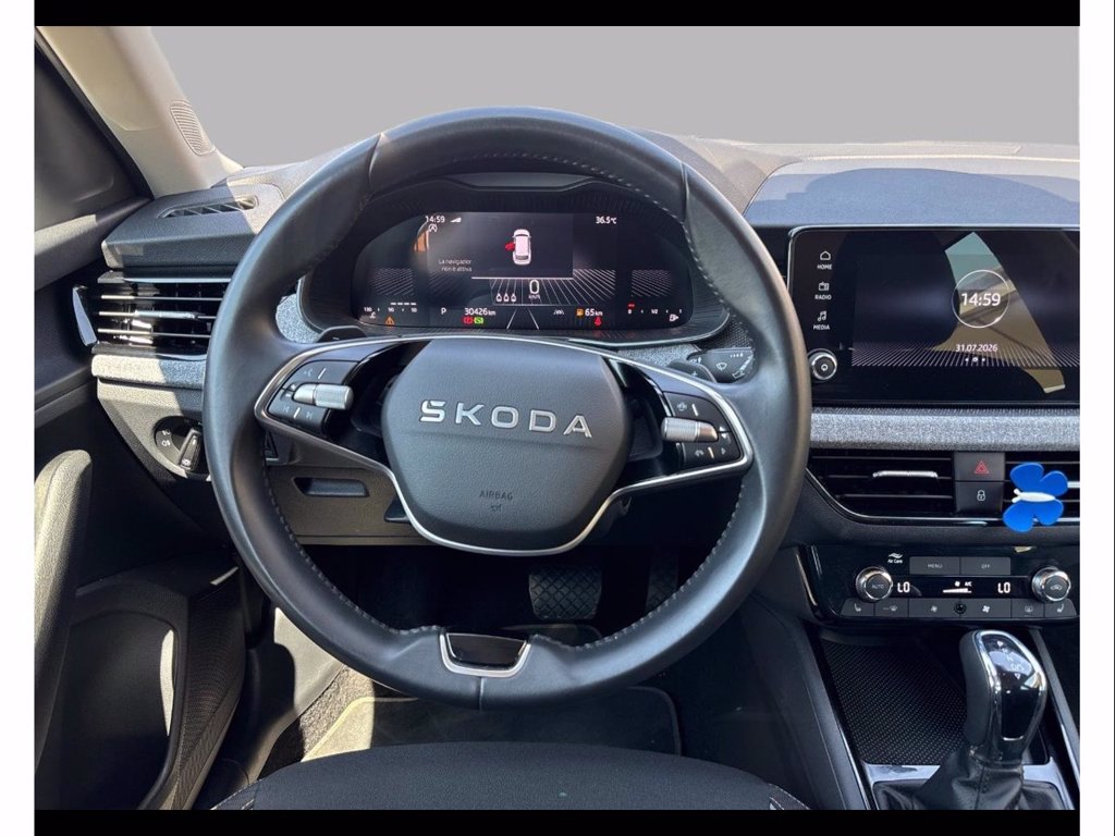 https://cdn-sm.caraffinity.it/images/vehicles/4766741/7/large