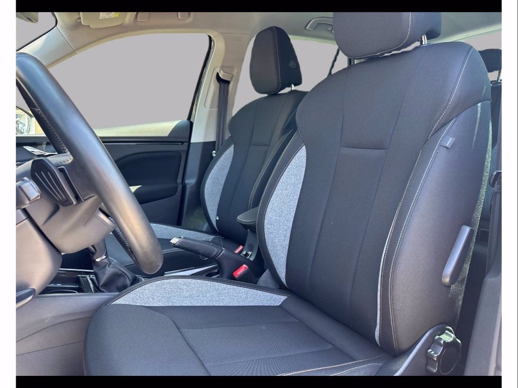 https://cdn-sm.caraffinity.it/images/vehicles/4766741/8/large