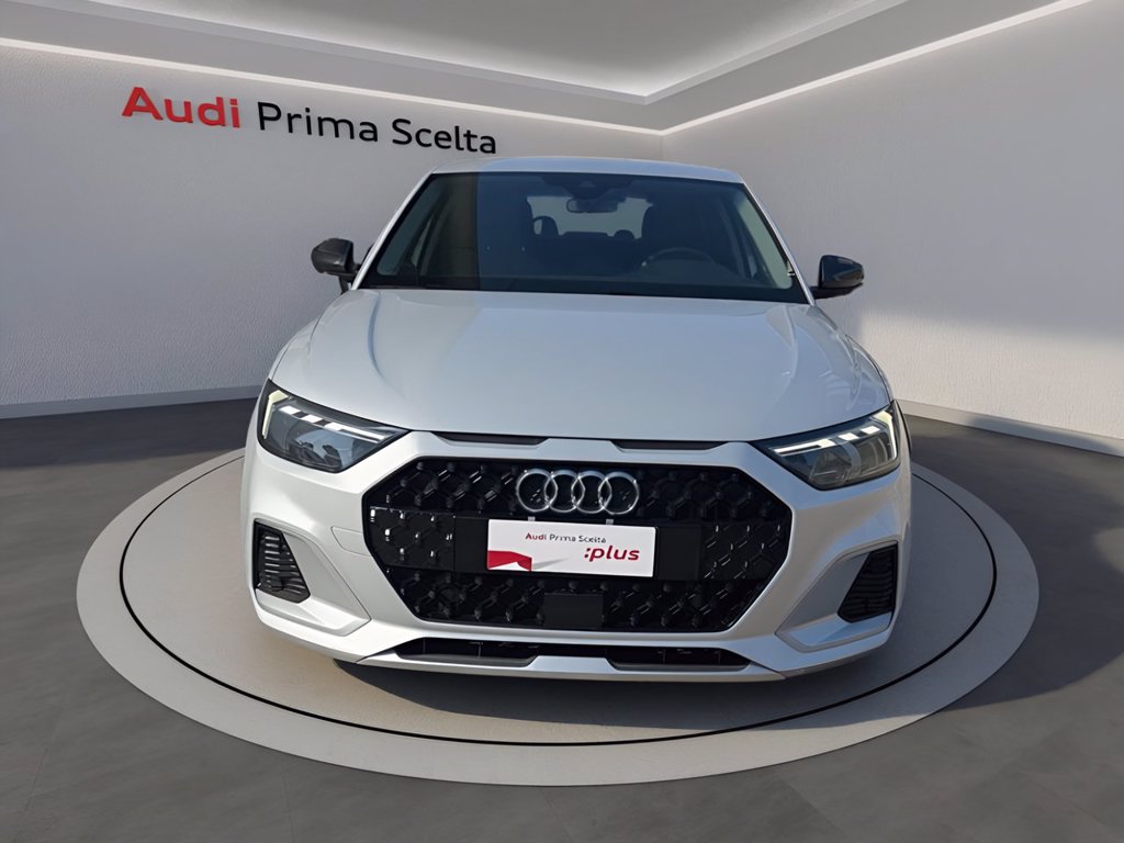https://cdn-sm.caraffinity.it/images/vehicles/4766743/1/large