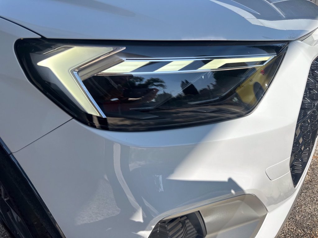 https://cdn-sm.caraffinity.it/images/vehicles/4766743/5/large