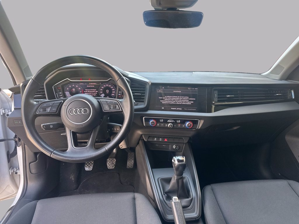https://cdn-sm.caraffinity.it/images/vehicles/4766743/7/large