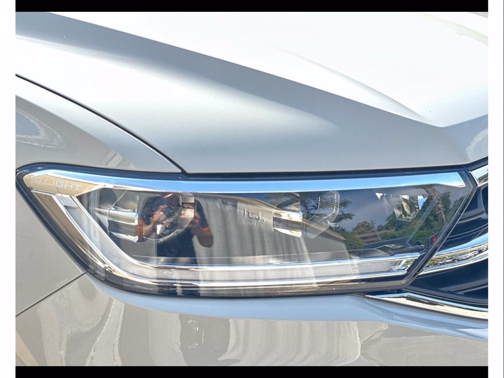https://cdn-sm.caraffinity.it/images/vehicles/4768006/5/large