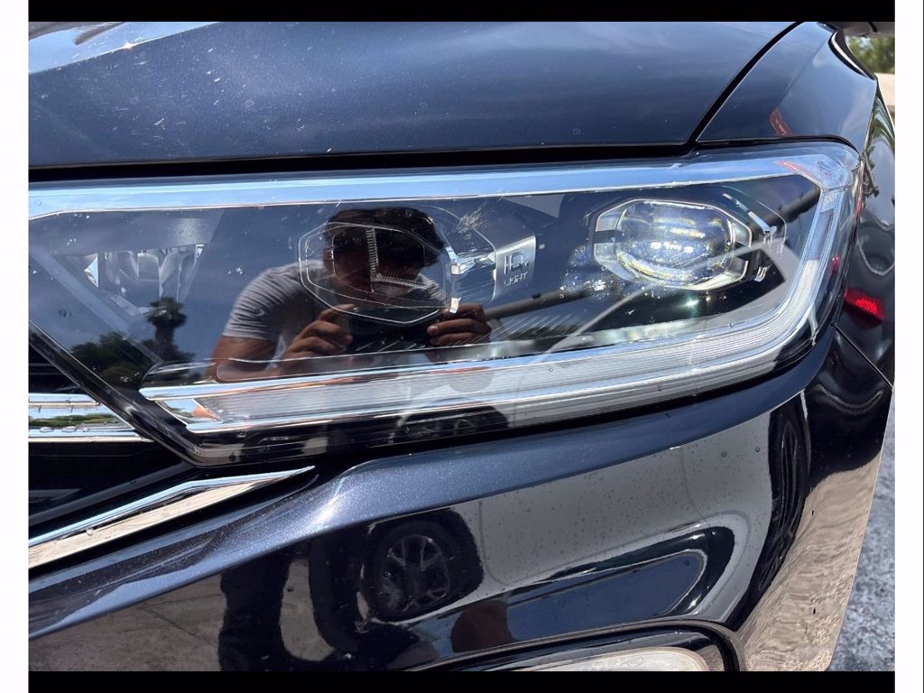 https://cdn-sm.caraffinity.it/images/vehicles/4768010/5/large