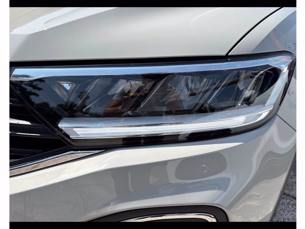 https://cdn-sm.caraffinity.it/images/vehicles/4768443/5/large