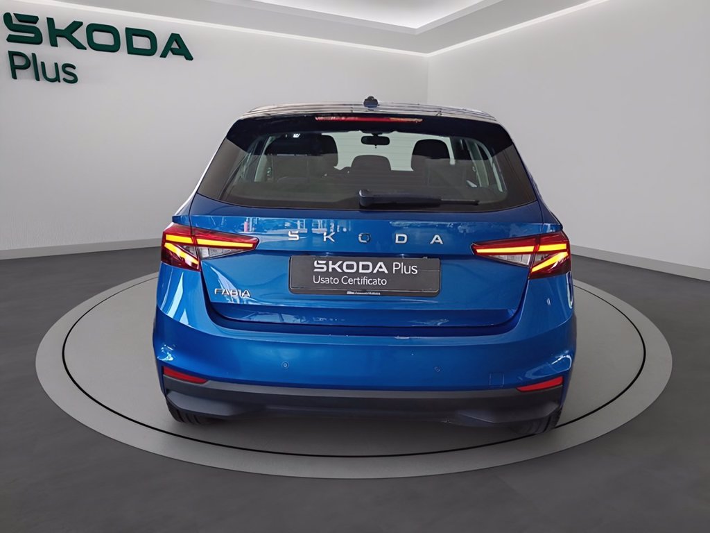 https://cdn-sm.caraffinity.it/images/vehicles/4769584/4/large