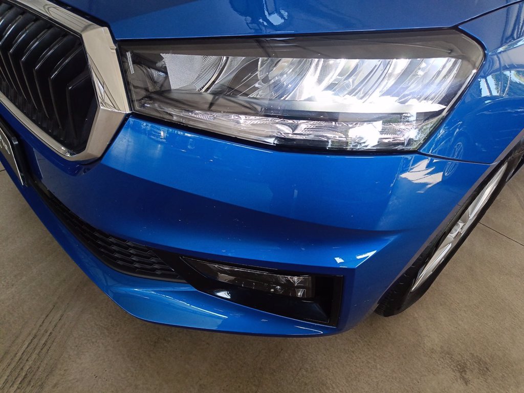 https://cdn-sm.caraffinity.it/images/vehicles/4769584/5/large