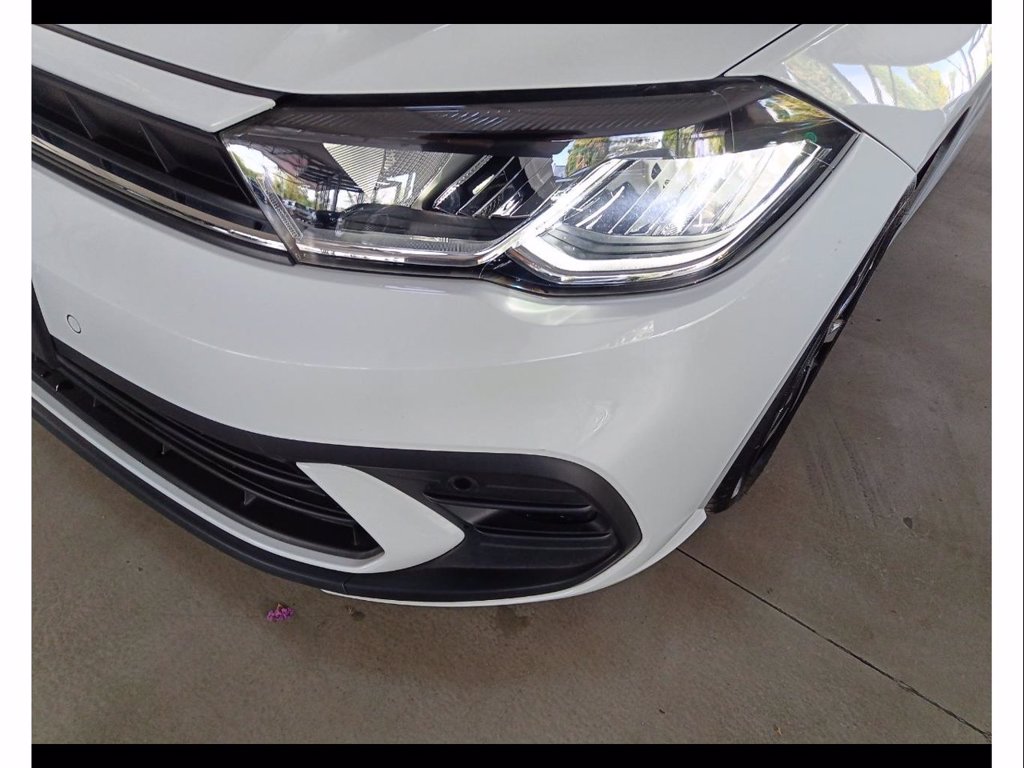 https://cdn-sm.caraffinity.it/images/vehicles/4769585/5/large