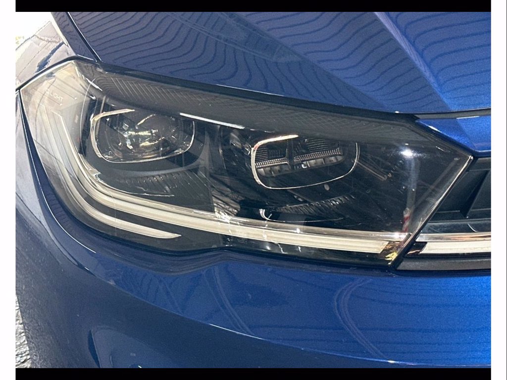 https://cdn-sm.caraffinity.it/images/vehicles/4770908/5/large